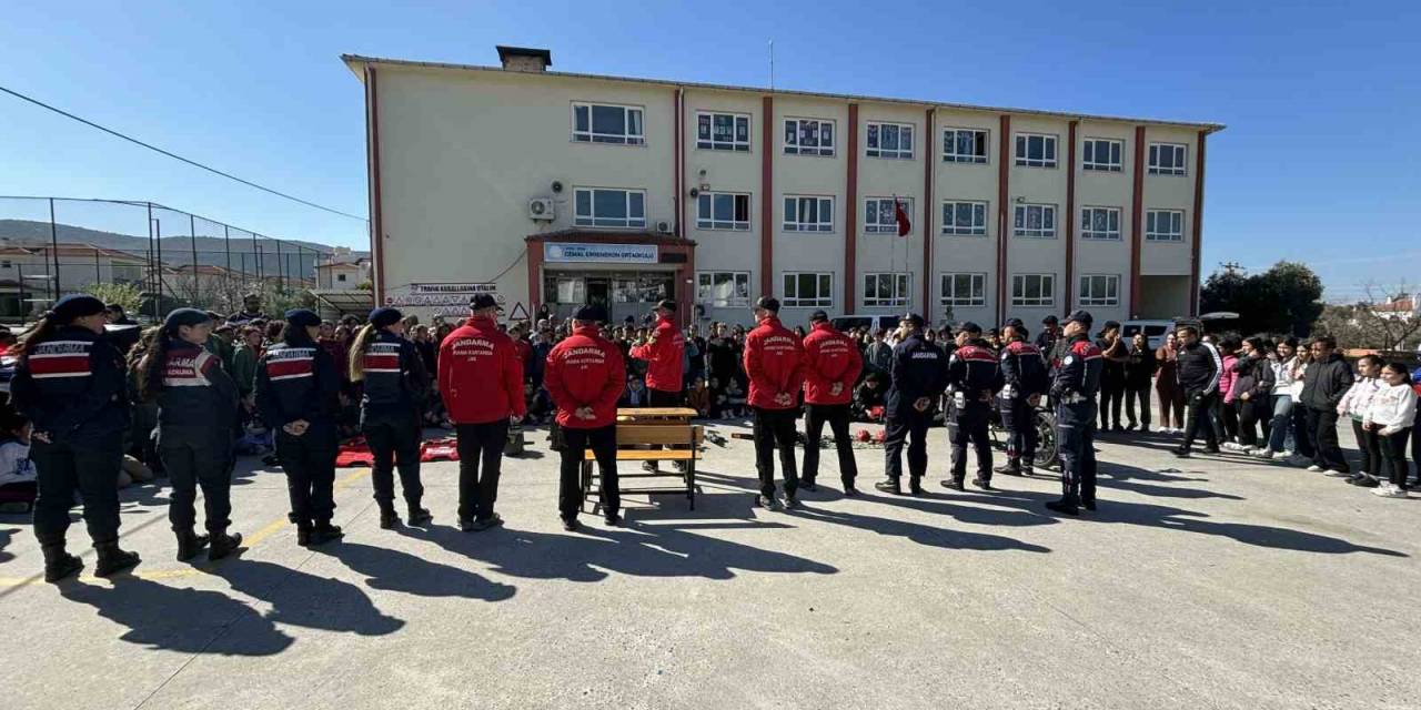 Jandarmadan Öğrencilere "Deprem Farkındalık" Eğitimi