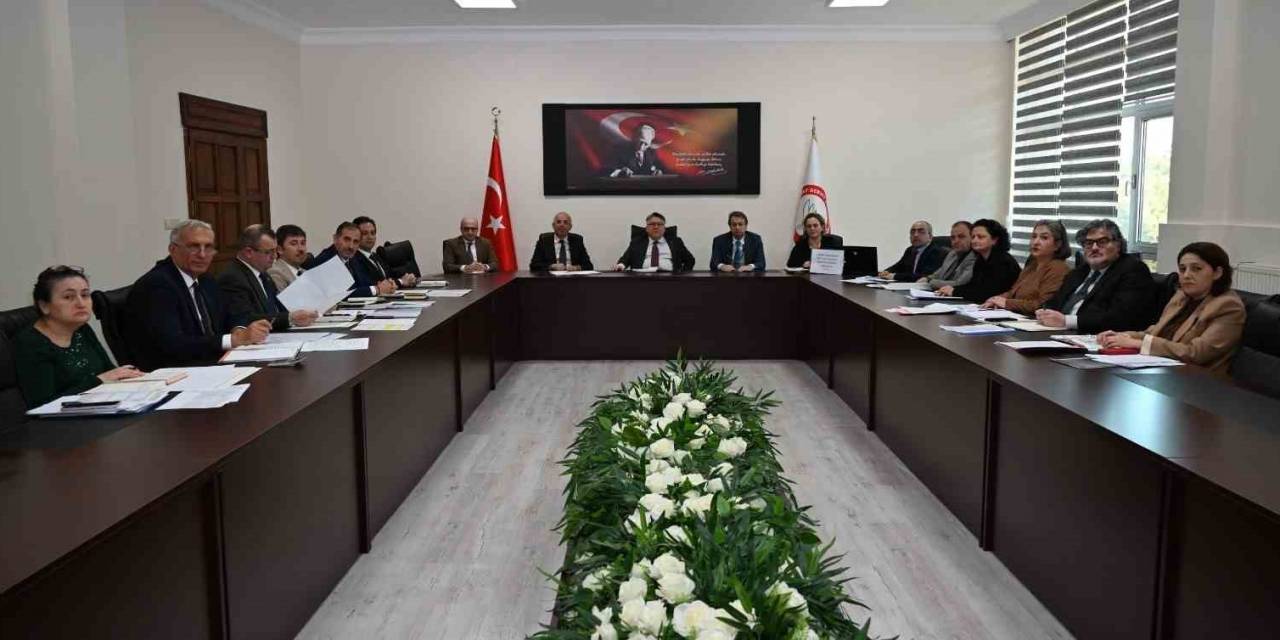 Zbeü Daire Başkanlarıyla 2024 Yılı Faaliyet Değerlendirme Toplantısı Gerçekleştirildi