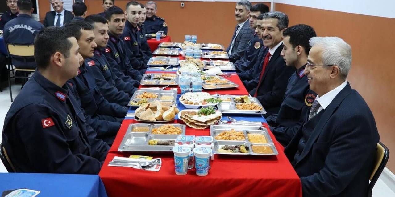 Kırklareli Valisi Jandarma Personeli İle İftarda Buluştu
