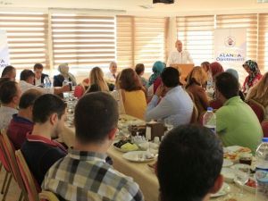 Ak Parti Genel Başkan Yardımcısı Mevlüt Çavuşoğlu: