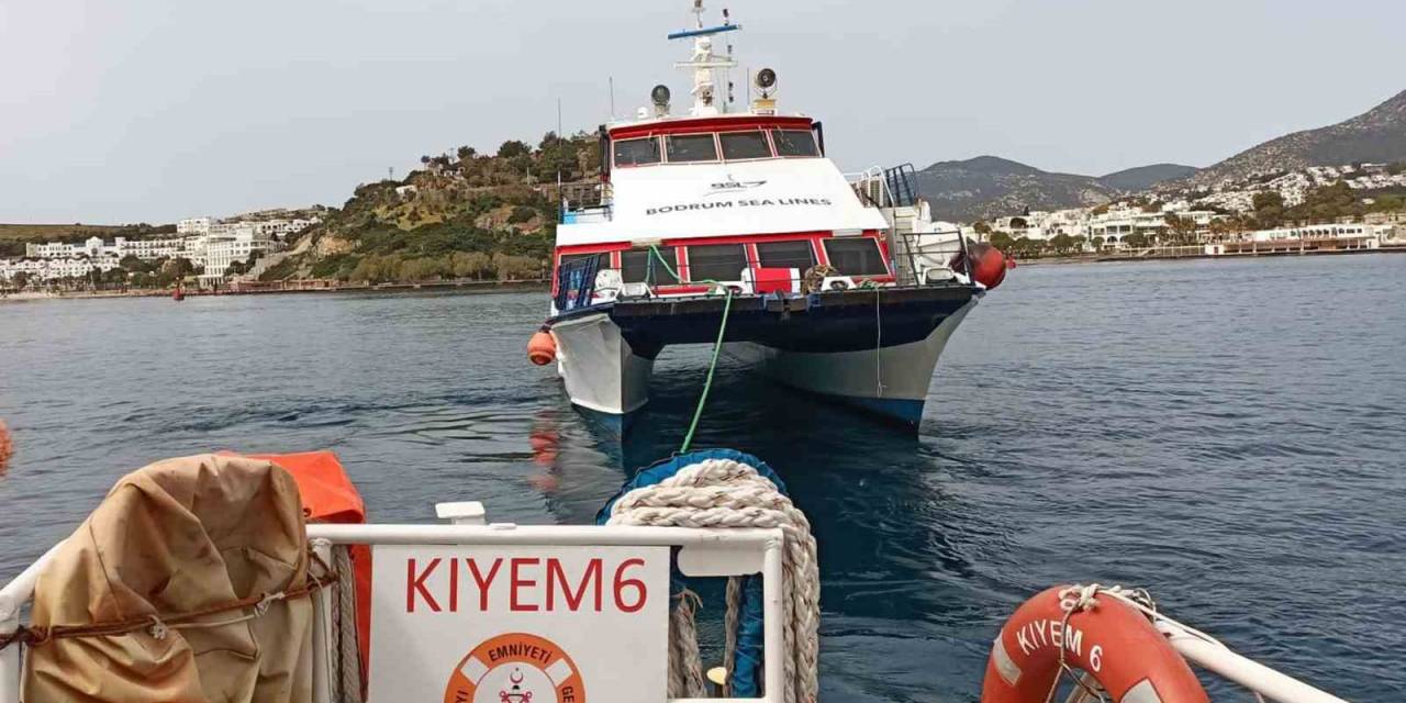 Arızalanan Yolcu Teknesini Kıyem Ekipleri Kurtardı