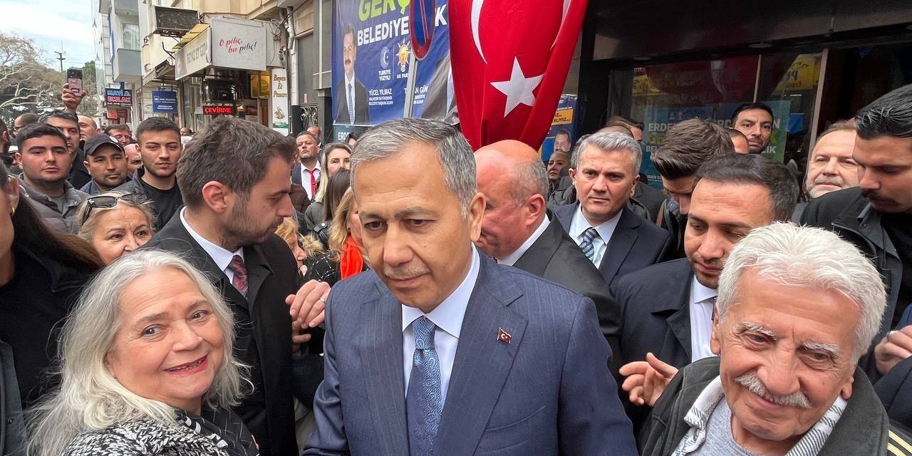 İçişleri Bakanı Ali Yerlikaya Erdek’te Ak Parti Seçim Ofisi Açılışına Katıldı