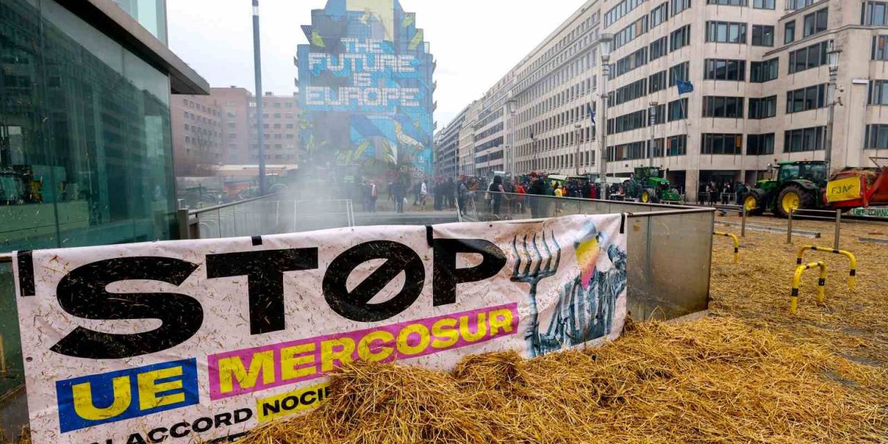 Belçikalı Çiftçiler Sokakları Savaş Alanına Çevirdi