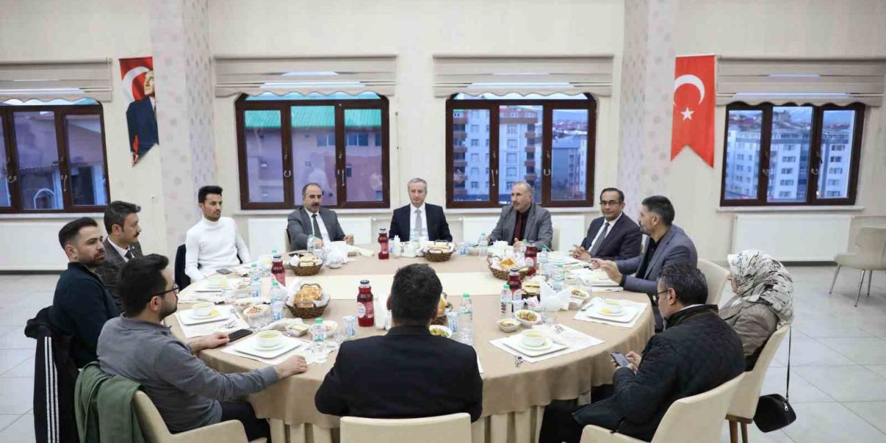 Ağrı’da Eğitimciler İftar Sofrasında Buluştu
