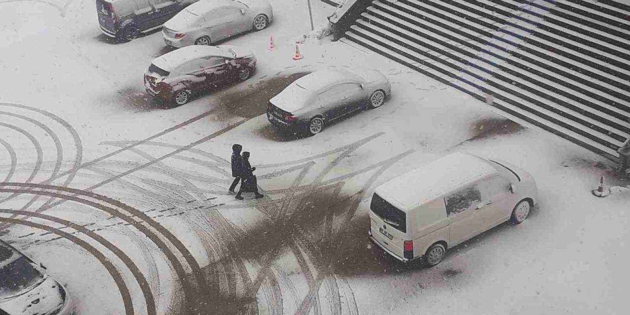 Ağrı’da Mart Sonunda Kar Yağışı
