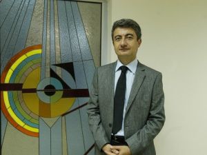 Prof. Baykara Geliştirdiği “Glokom Valfi”ne Patent Alıyor