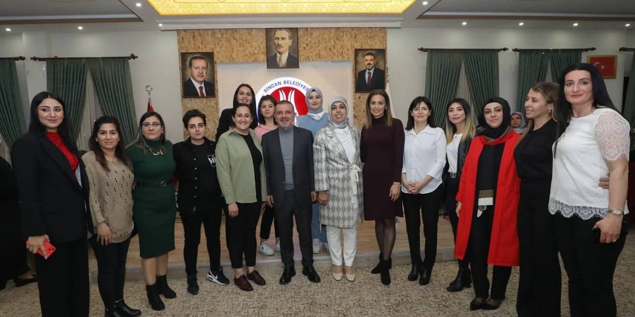 Başkan Murat Ercan Ve Eşi Emine Ercan Sincan Belediyesi Kadın Çalışanlarıyla İftar Yaptı