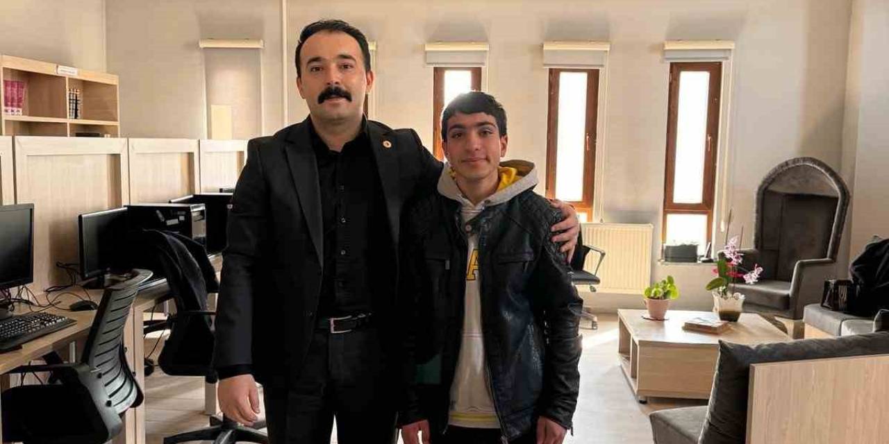 Başarılı Öğrencilere Ödülleri Verildi