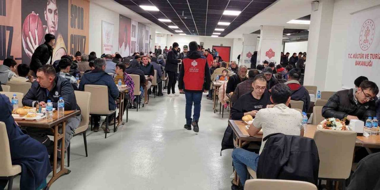 “Vakfeden Gönüllerin Bereketli Sofrası” Dolup Taşıyor