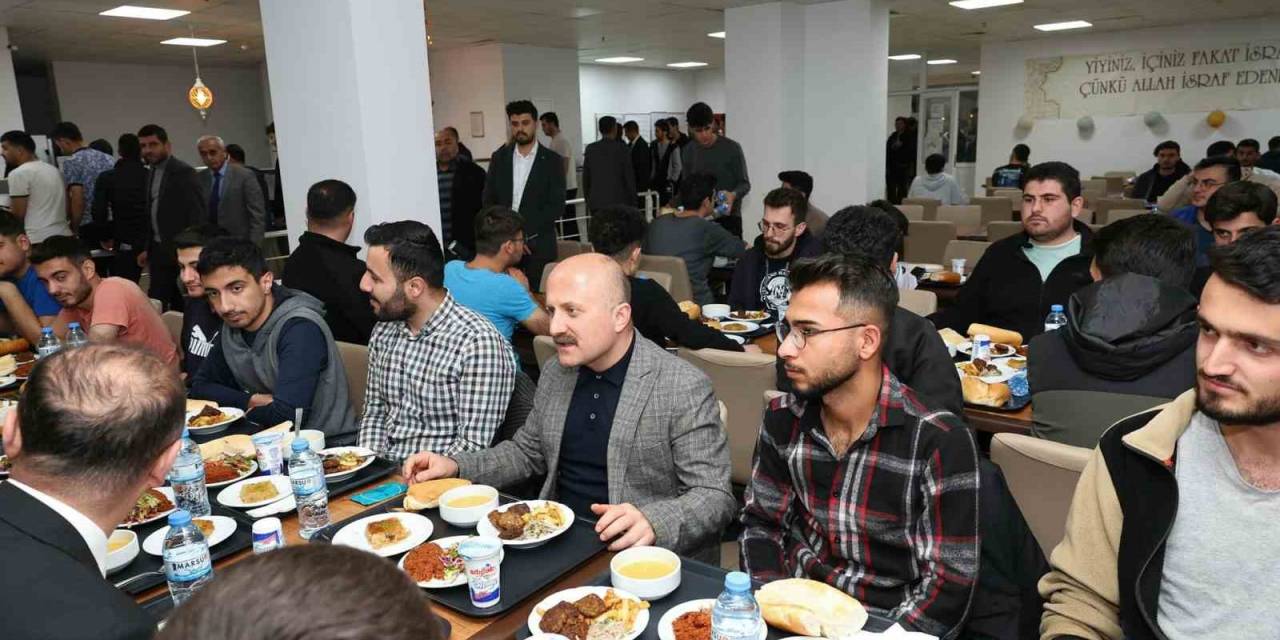 Vali Varol, Öğrencilerle Bir Araya Geldi