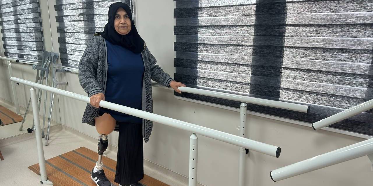 Enkazda Eşini Ve Sağ Bacağını Kaybeden Kadın Protezine Kavuştu