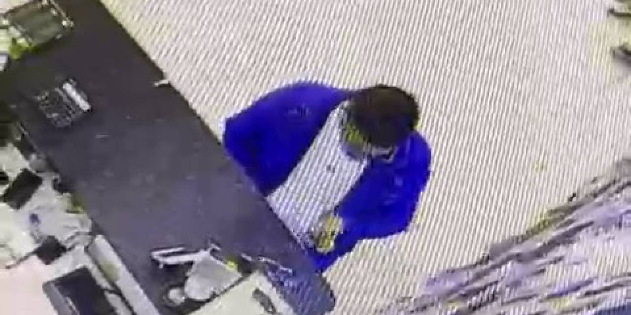 Arnavutköy’de Avm’den Akıllı Saat Çalan Hırsız Kamerada