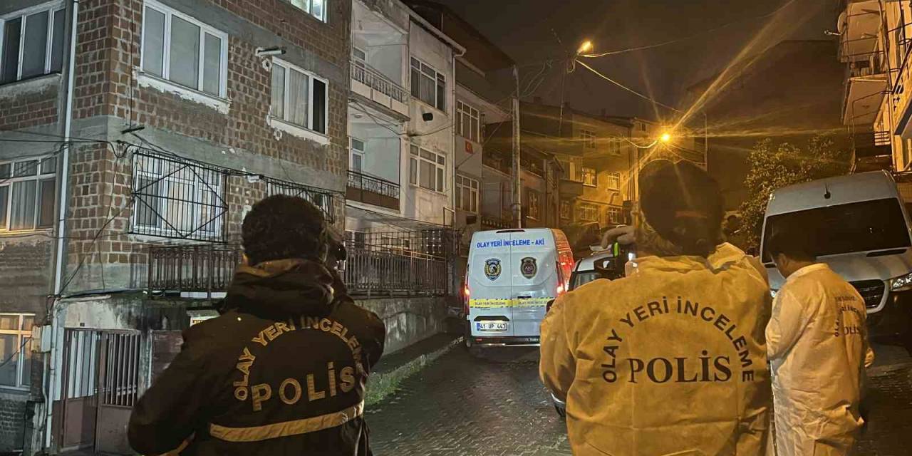 Kan Donduran Cinayet: Abisinin Boğazını Kesti