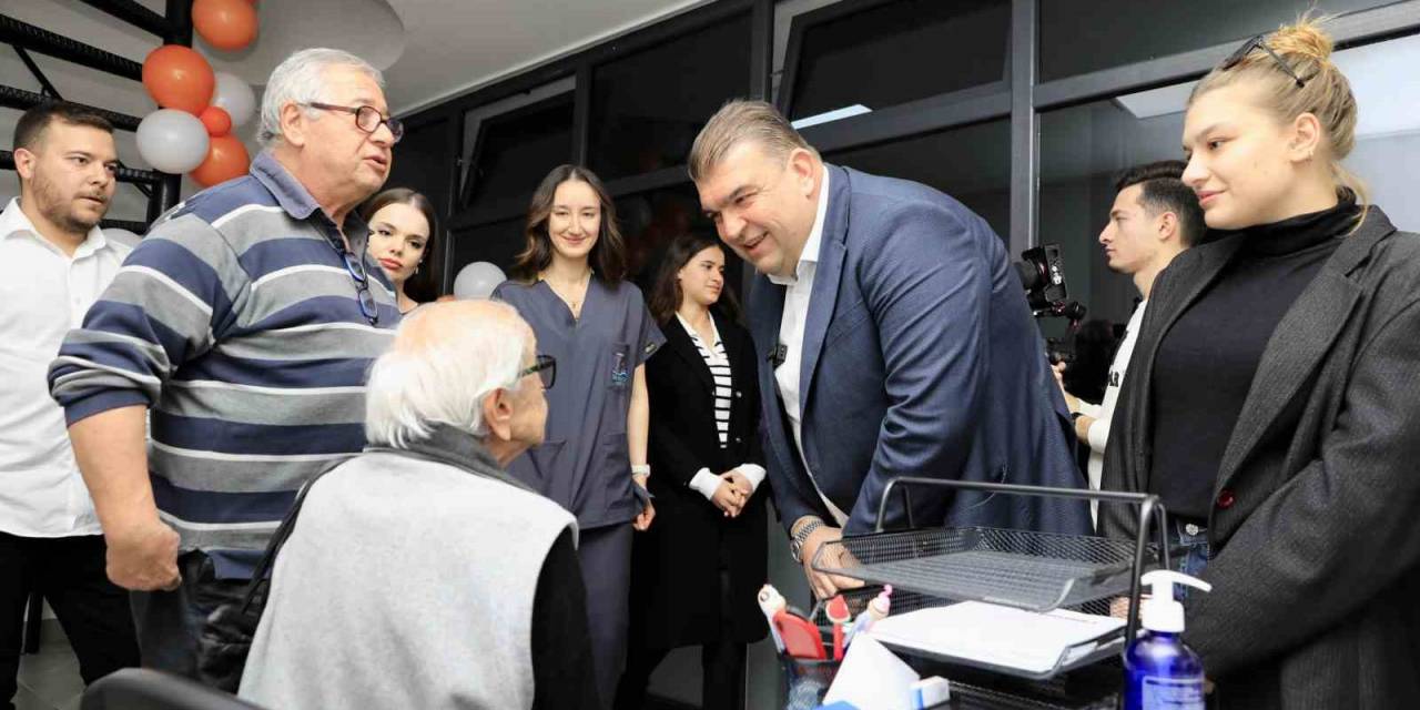 Seferihisar’da Emeklilerin Hesabına 2 Bin Tl Yatırıldı