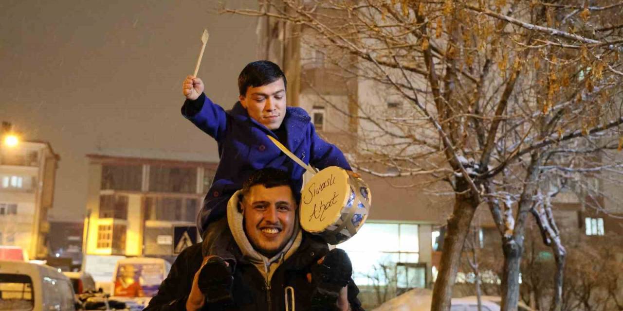 Türkiye’nin En Kısa Ve En İddialı Ramazan Davulcusu