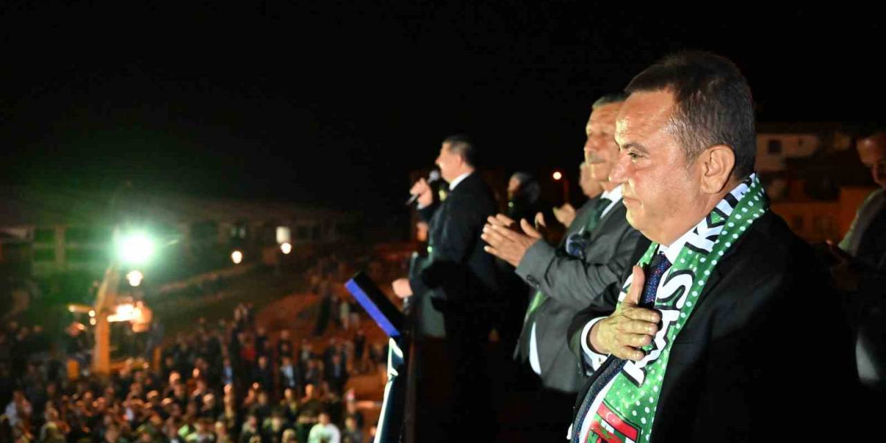 Başkan Böcek: “Oy Versin Vermesin Kimseyi Ayrım Yapmadan Yolumuza Devam Edeceğiz”