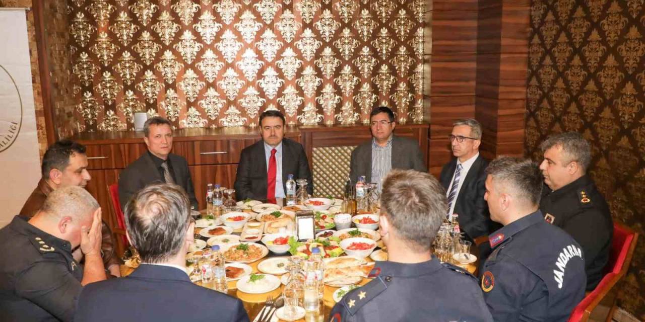 Jandarma Ve Emniyet Personeliyle İftar