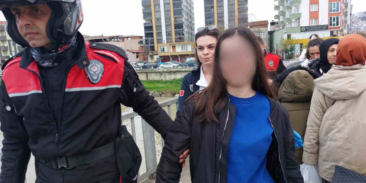 Köprüde İntihara Kalkışan Kız Çocuğunu Yunus Polisleri İkna Etti