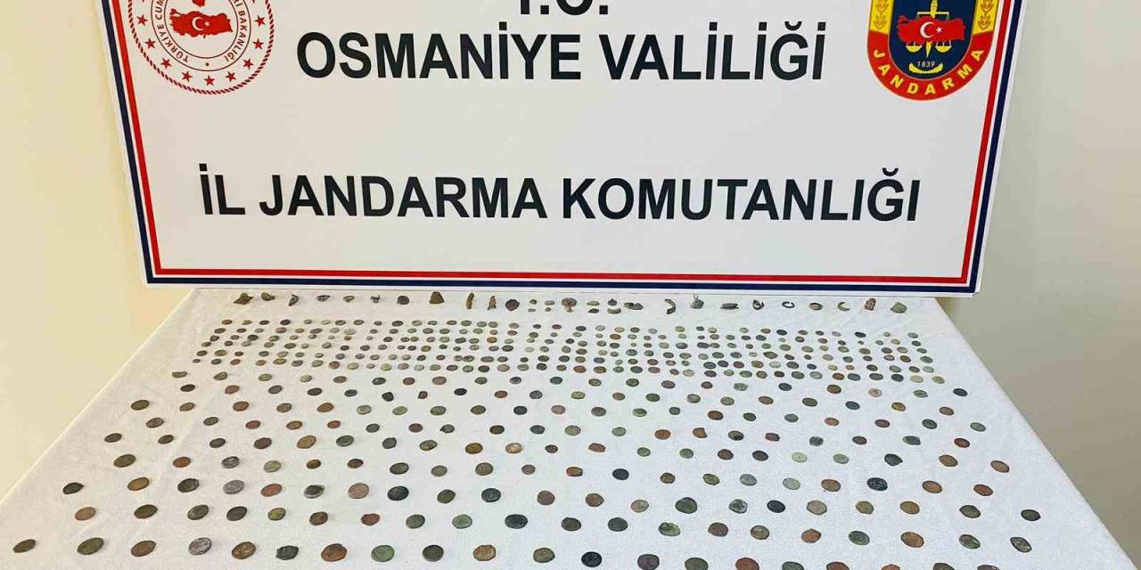 Osmaniye’de Yolcu Otobüsünde 477 Sikke Ve Bronz Objeler Ele Geçirildi
