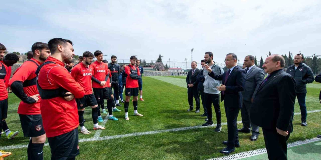 Vali Çeber’den Gaziantep Fk’ya Moral Ziyareti