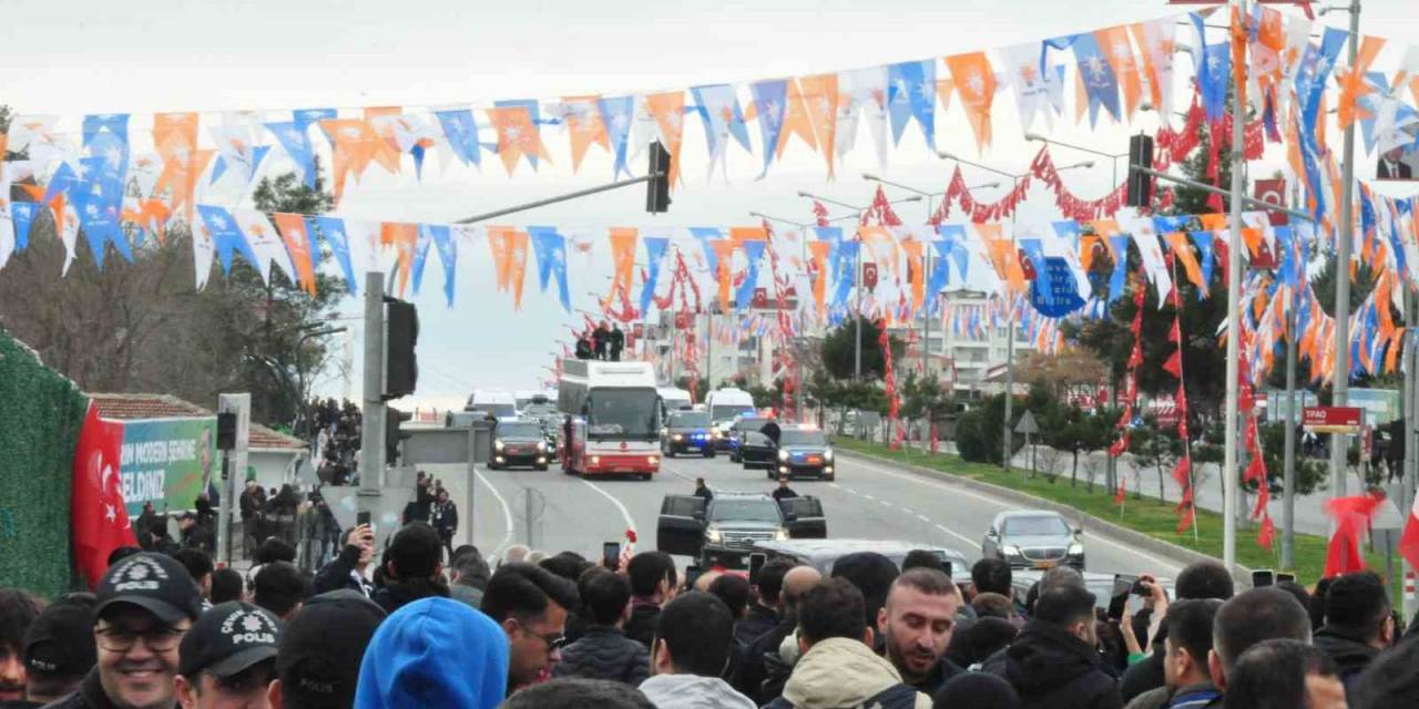 Cumhurbaşkanı Erdoğan Batman’da Çocuklara Togg’un Oyuncağını Dağıttı