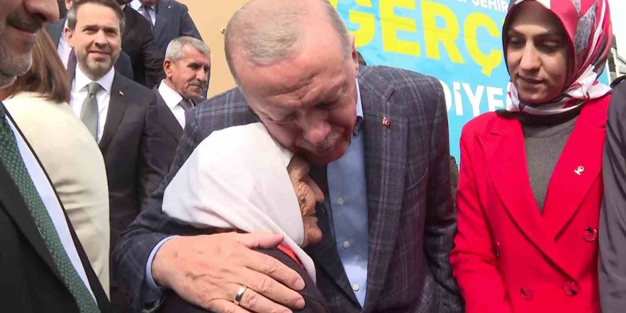 Cumhurbaşkanı Erdoğan, Miting Sonrası Yaşlı Teyze İle Sohbet Etti