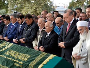 Cumhurbaşkanı Erdoğan Eşinin Amcasının Cenazesine Katıldı VİDEO