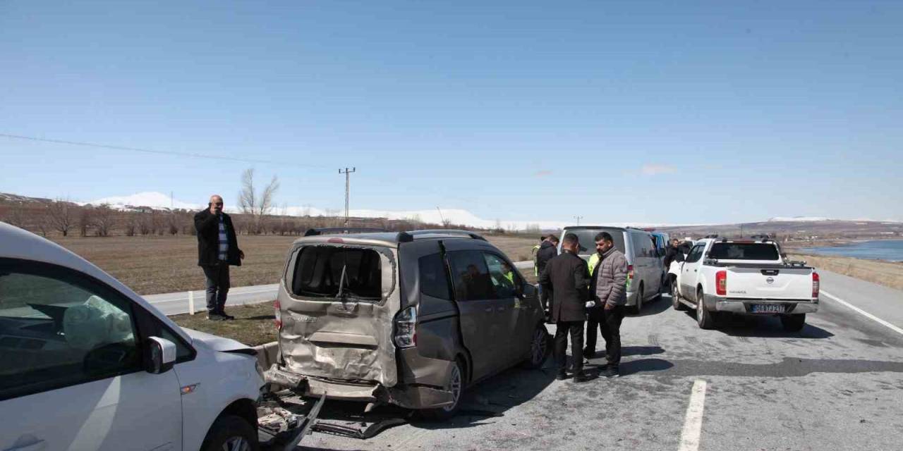 Cenaze Konvoyunda Zincirleme Trafik Kazası: 1 Yaralı