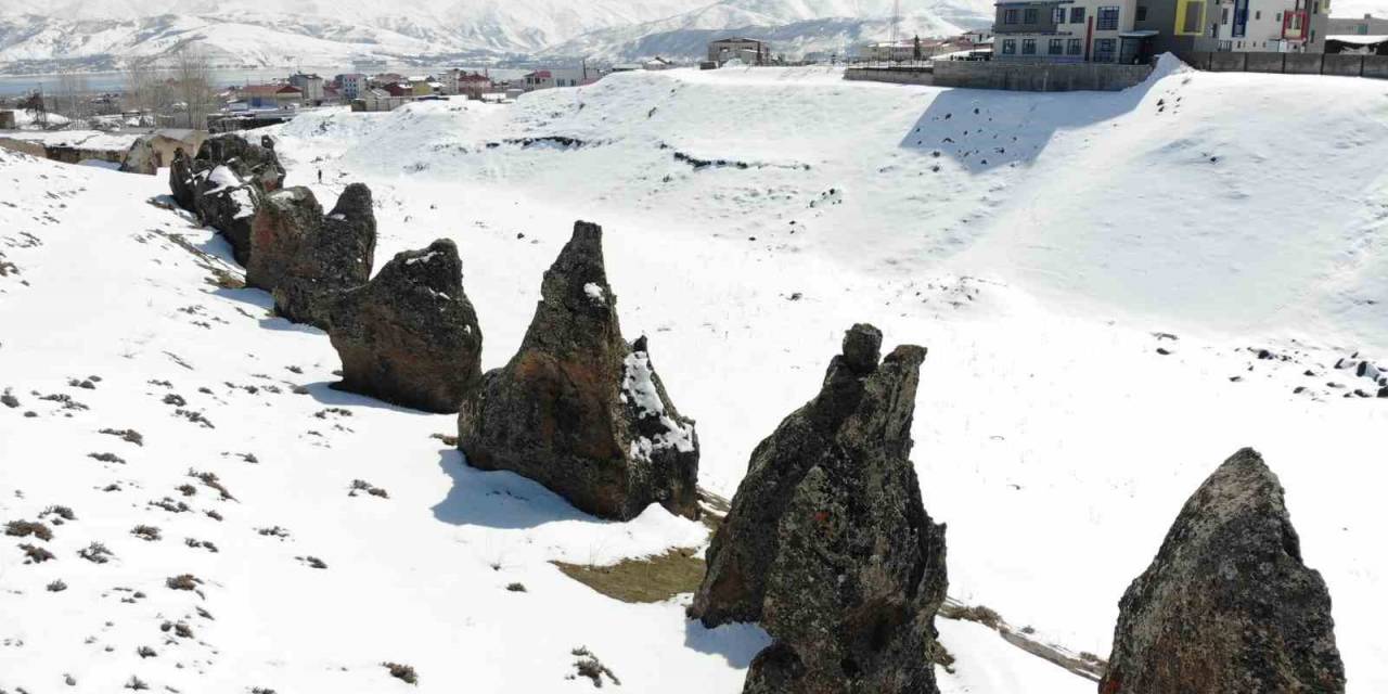 Beyaza Bürünen "Nemrut’un Develeri" Görsel Şölen Oluşturdu