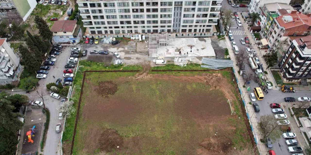 Bakırköy’de Futbol Sahasına Yapılan Tesis, Belediye İle Vatandaşı Karşı Kaşıya Getirdi