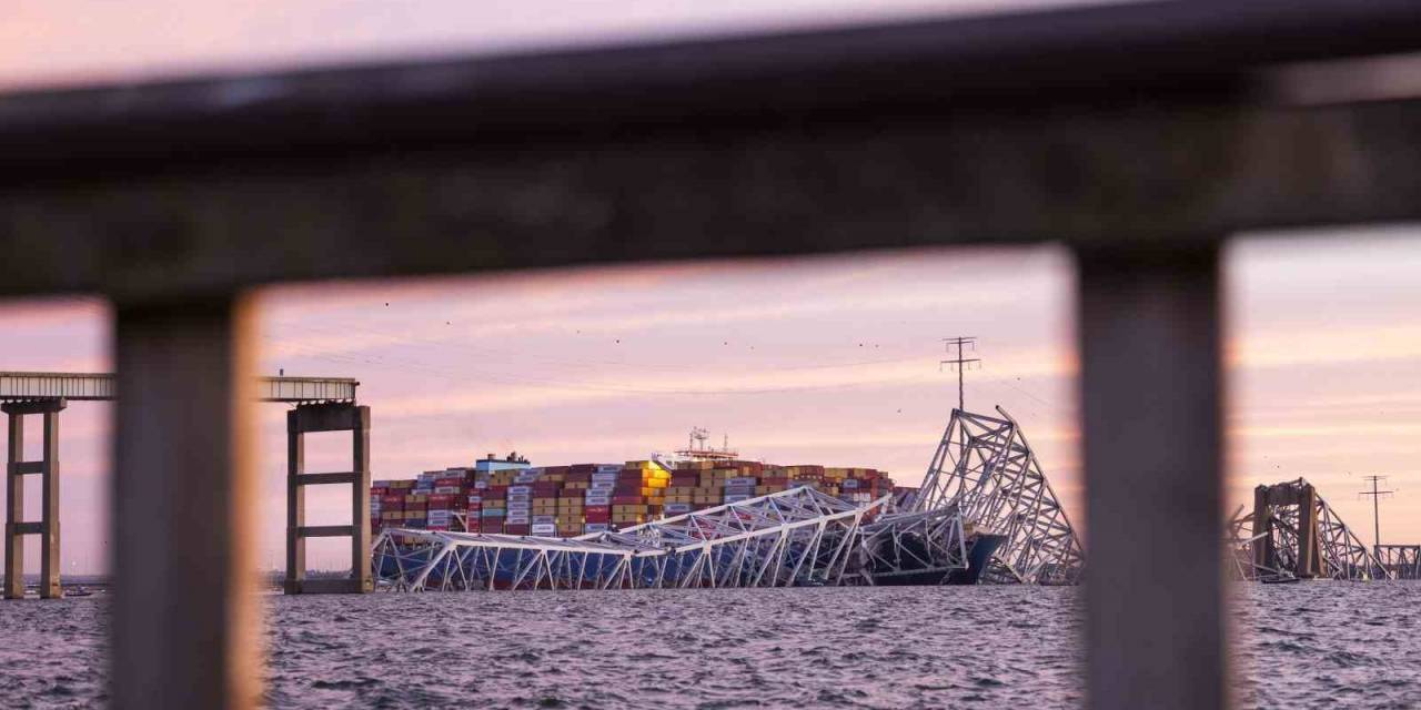 Abd’de Yıkılan Köprüden Nehre Düşenlerden 2’sinin Cansız Bedenine Ulaşıldı