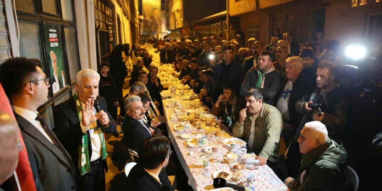 Mustafa Bozbey: “Kentsel Dönüşüm Sözcüğüne Hakaret Ediyorlar”