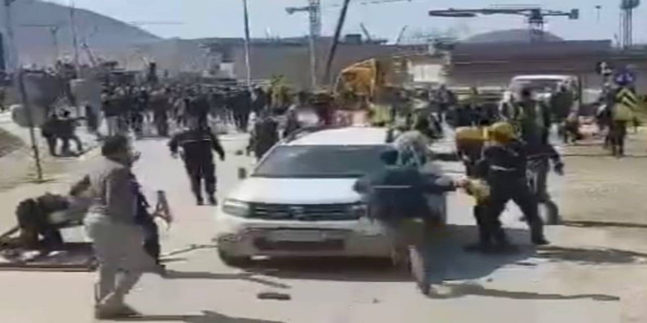 Akkuyu Ngs’de Gerginlik: İşçiler, Firma Yetkililerinin Araçlarını Taşladı