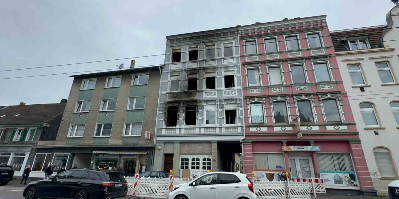 Solingen’de Türklerin Yaşadığı Bina Kundaklandı: 2’si Çocuk 4 Ölü, 9 Yaralı