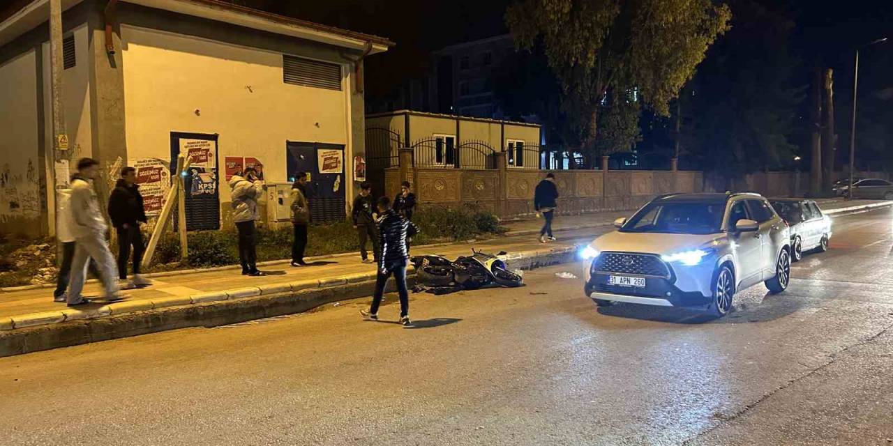 İskenderun’da Hafif Ticari Araç İle Motosiklet Çarpıştı: 2 Yaralı
