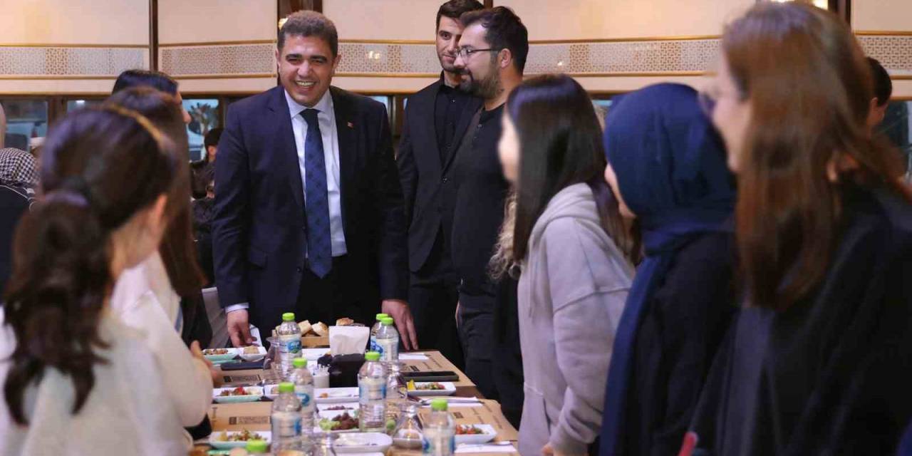 Vali Aslan Sevgi Evlerinde Kalan Çocuklarla İftar Yaptı