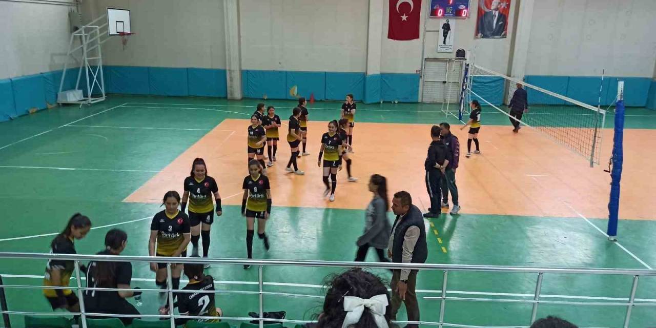 Sarıgöl’de Kızlar Arası Voleybol Turnuvası Başladı