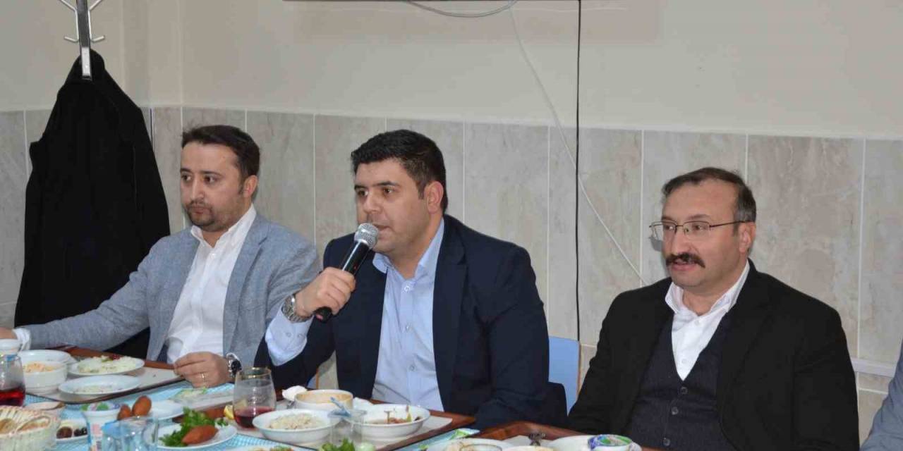 Emet’te Lise Öğrencileri İftarda İlçe Protokolünü Misafir Etti