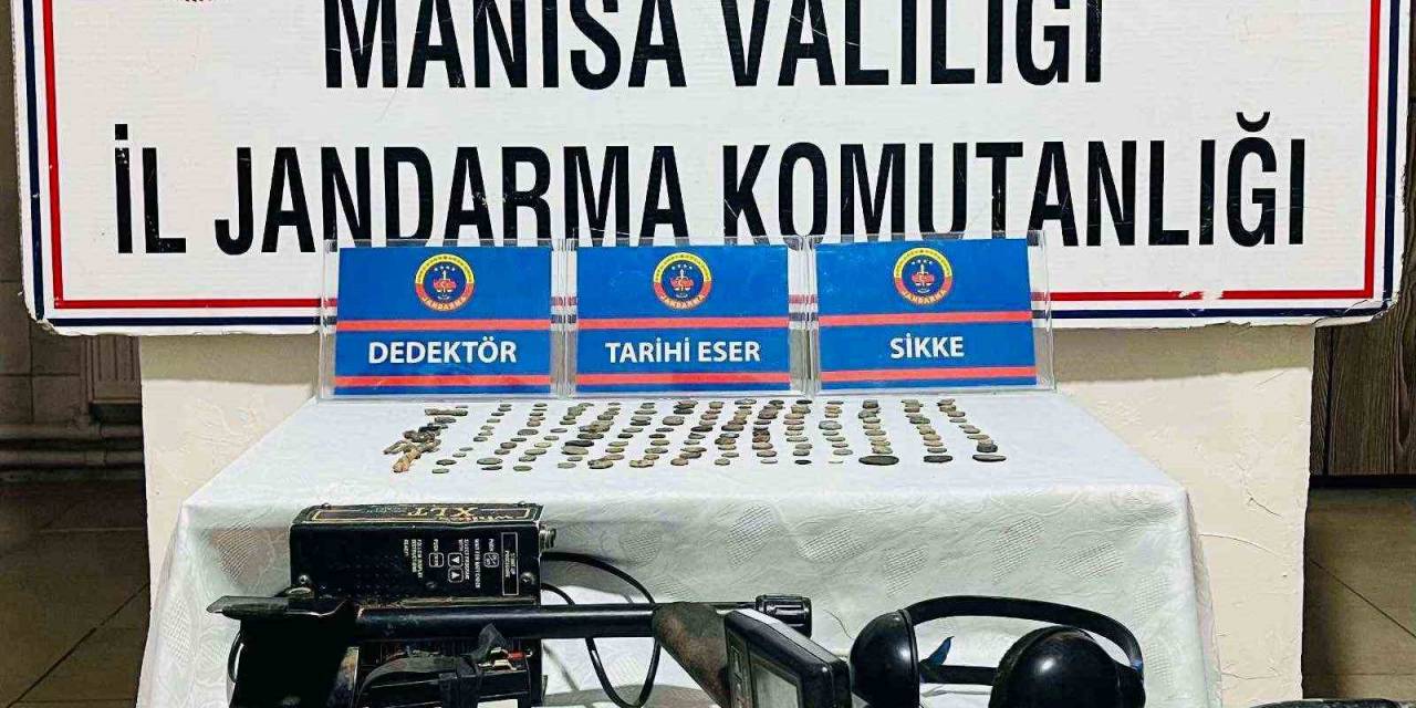 Dedektörle Sit Alanında Define Ararken Suçüstü Yakalandı