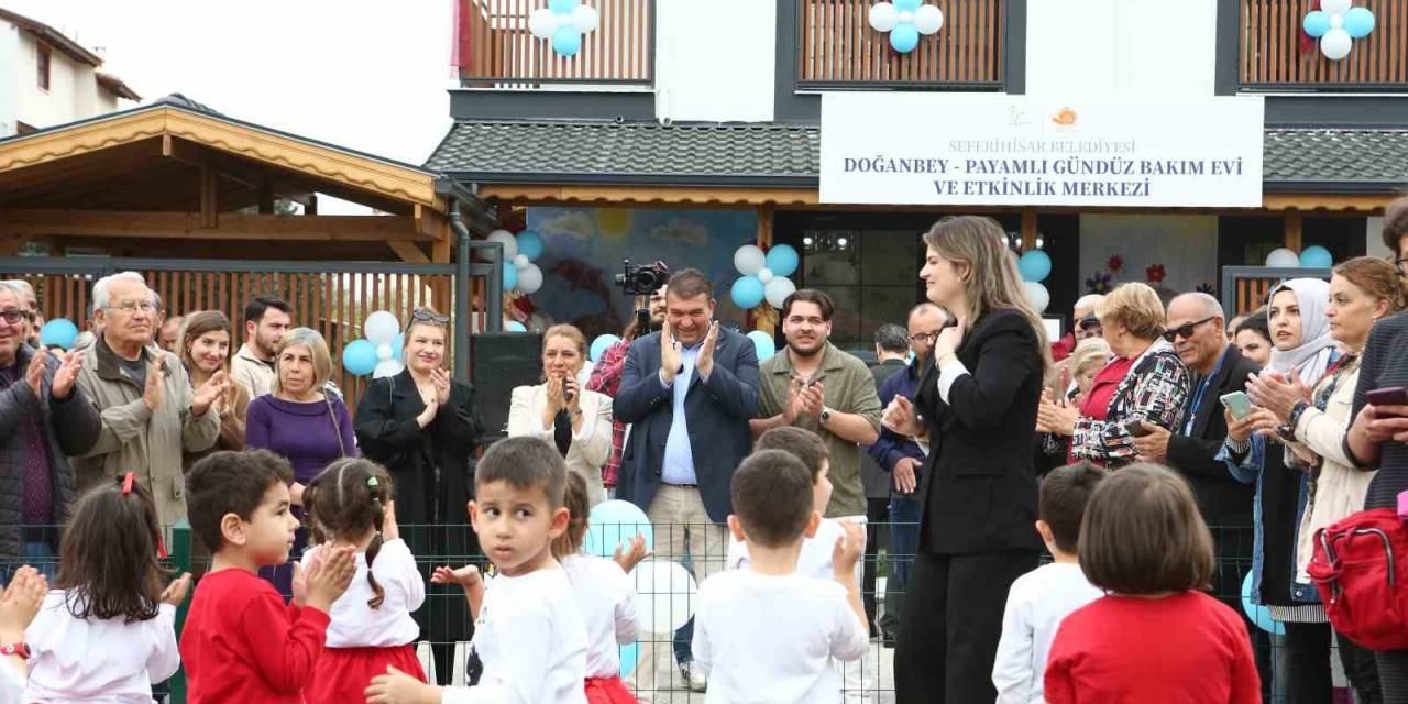 Seferihisar’da Gündüz Çocuk Bakımevi Ve Oyun Sokağı Açıldı
