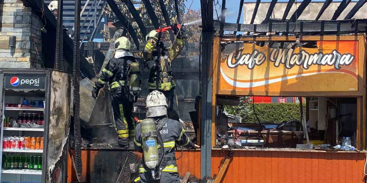 Mutfakta Çıkan Yangın Kafeyi Kül Etti