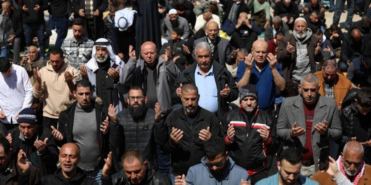 Mescid-i Aksa’da Cuma Namazında 125 Bin Müslüman Saf Tuttu