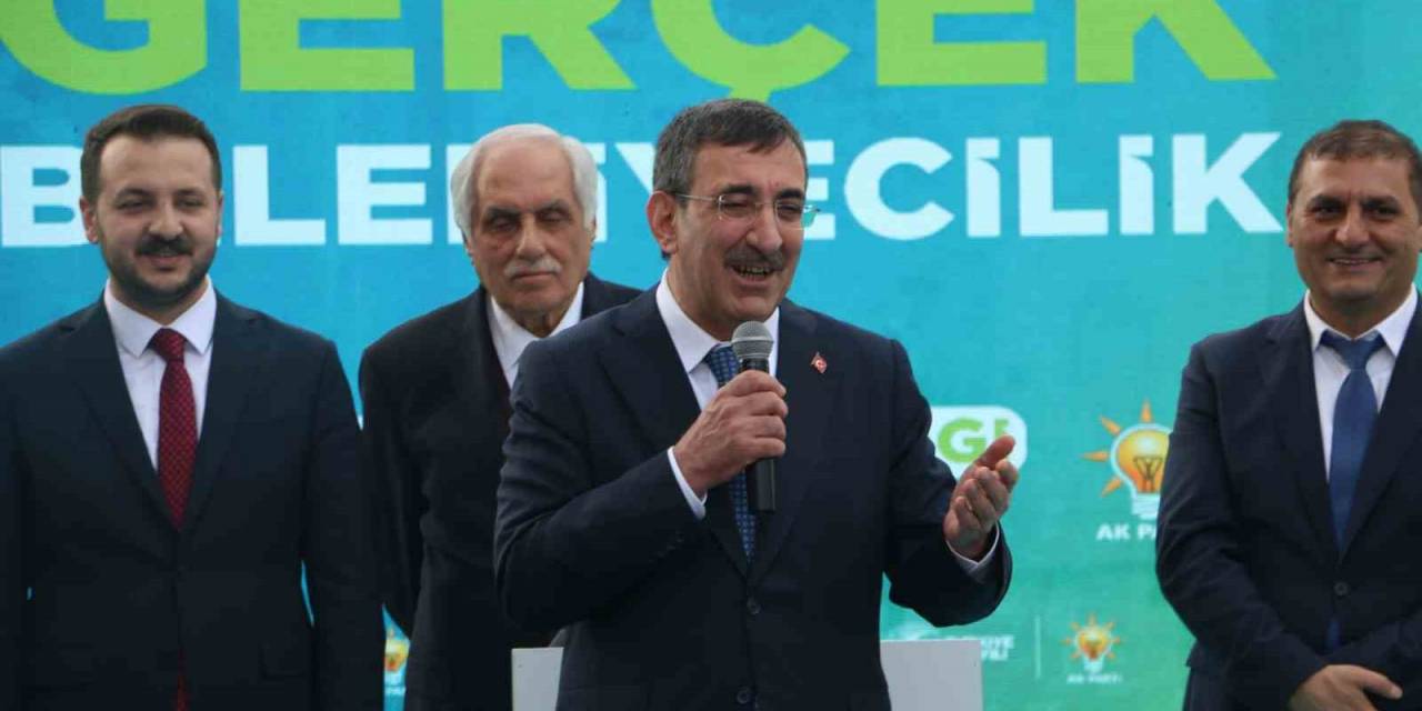 Cumhurbaşkanı Yardımcısı Yılmaz: "Bize Oy Versin, Vermezsin Herkese Bugüne Kadar Hizmet Ettik"