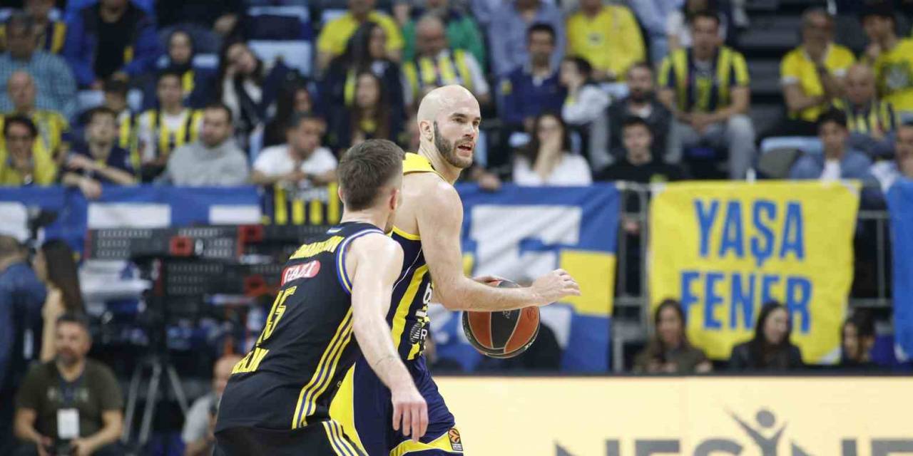 Hayes-davis Rekor Kırdı, Fenerbahçe Farklı Kazandı