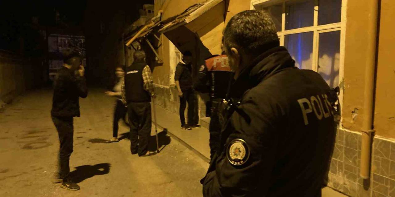 Burdur’da Çıkan Kavgada Bir Genç Üvey Babasını Bıçakla Yaraladı