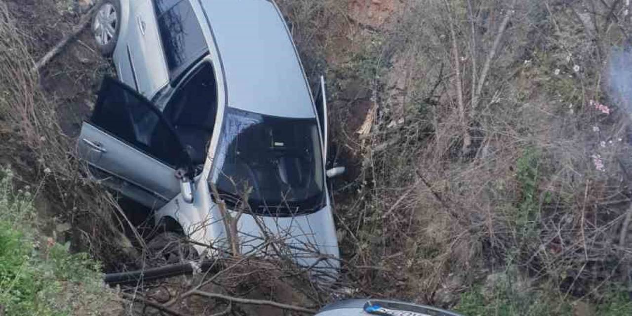Amasya’da Otomobil Şarampole Uçtu, Sürücüsü Alkollü Çıktı