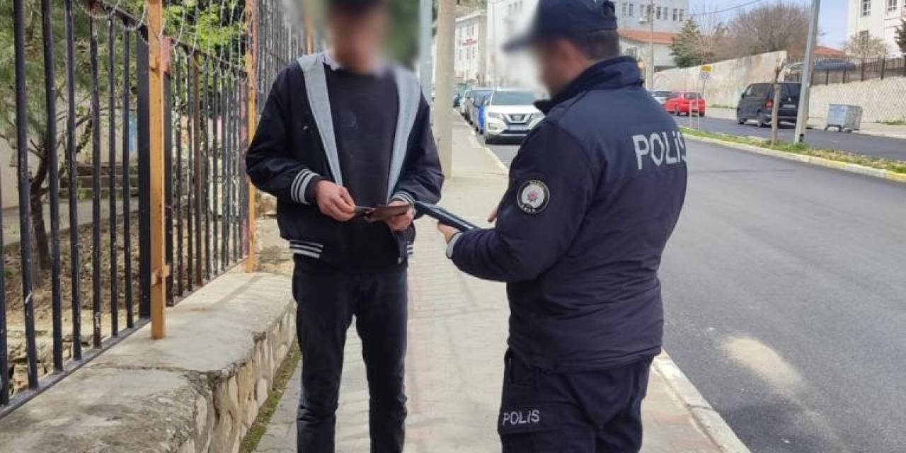 Mardin’de Polis Ekipleri Tarafından Okul Çevreleri Ve Servis Araçları Denetlendi