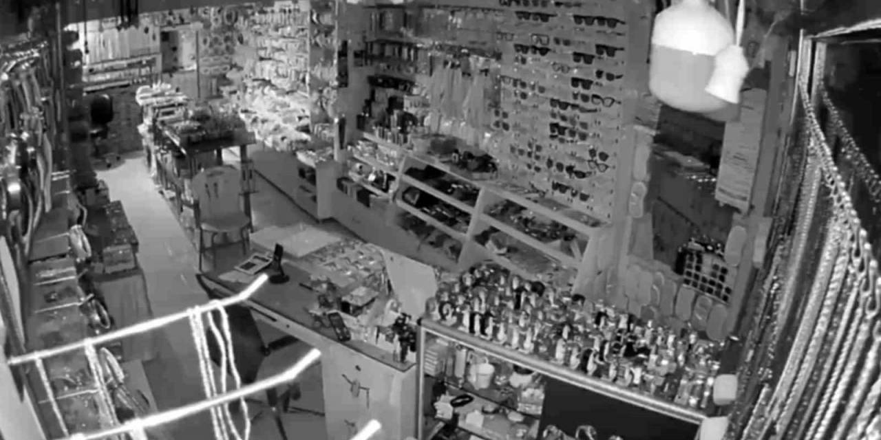 Elazığ’daki 4,7’lik Deprem Anı Güvenlik Kameralarına Böyle Yansıdı