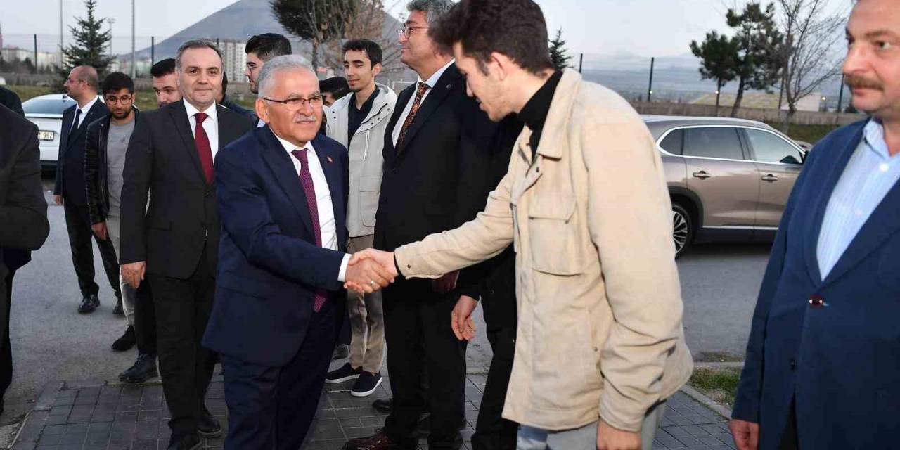 Başkan Büyükkılıç; Erü Öğrencilerinin İftar Sofrasına Konuk Oldu