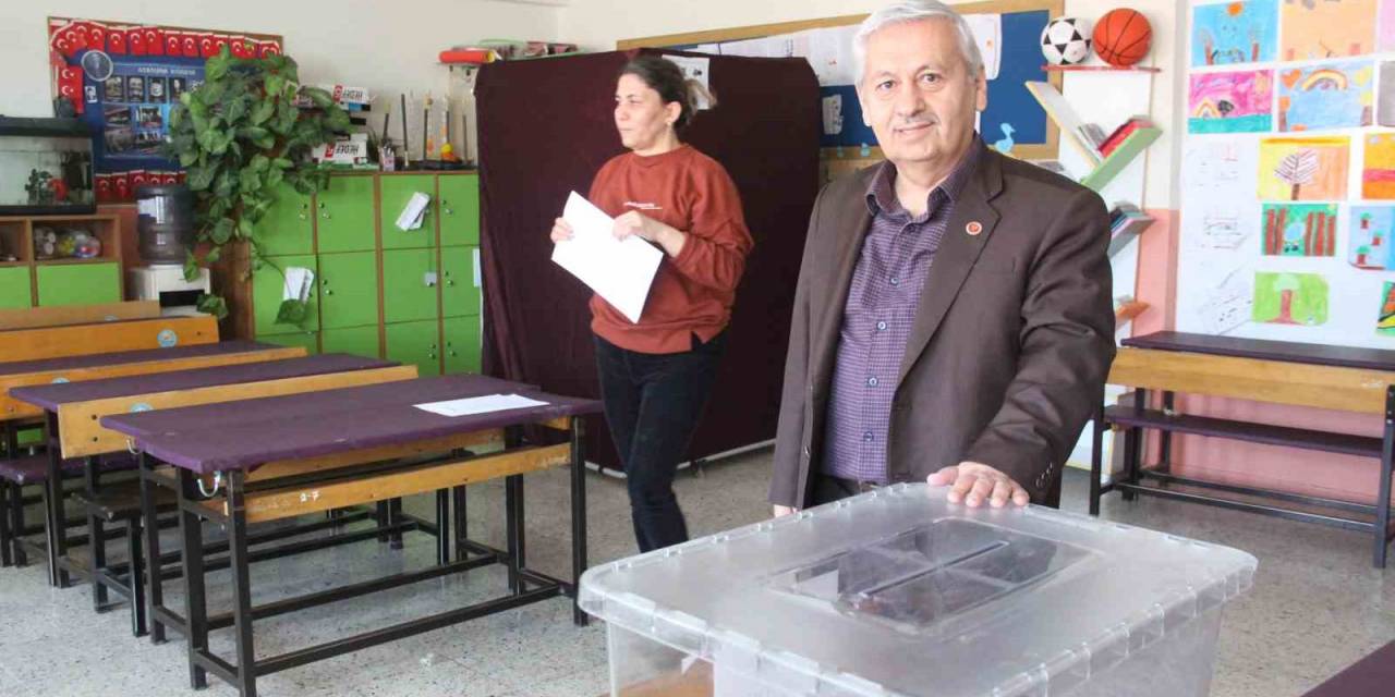 Karaman’da Okullara Sandık Ve Oy Kullanma Kabinleri Yerleştirildi